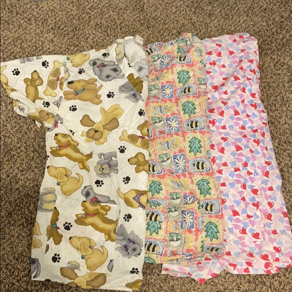 Patterned scrub tops 3 women’s XL